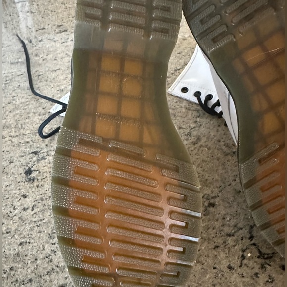 SIZE 9 DR MARTEN WHITE BOOTS - Picture 6 of 8